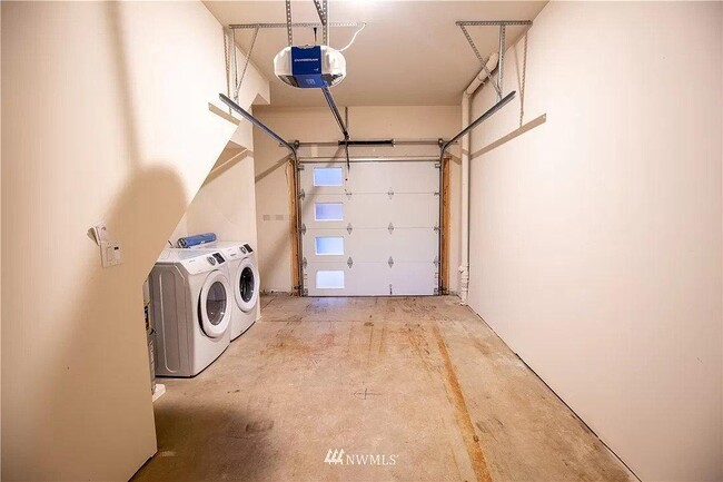 Building Photo - 1406 N 95th St