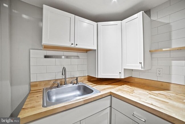 Building Photo - 9328 Humphries Dr