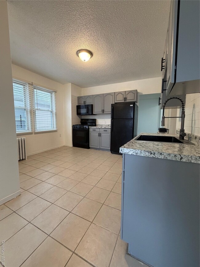 Building Photo - 122-15 11th Ave