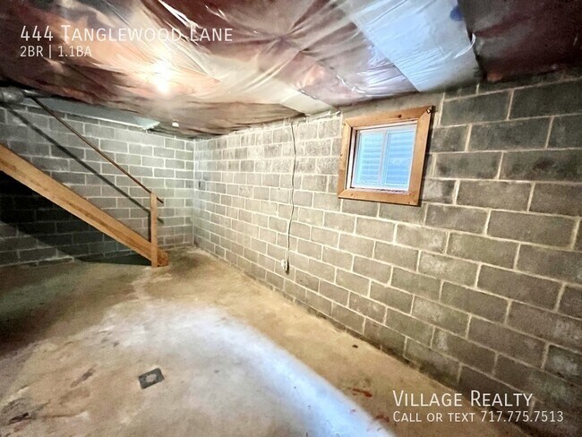 Building Photo - 444 Tanglewood Ln