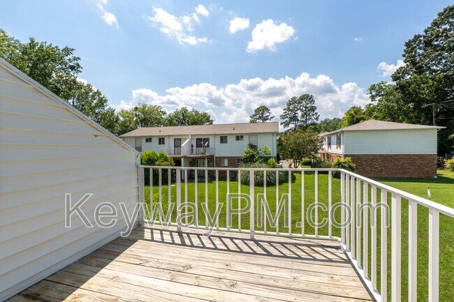 Building Photo - 1030 Carriage Dr