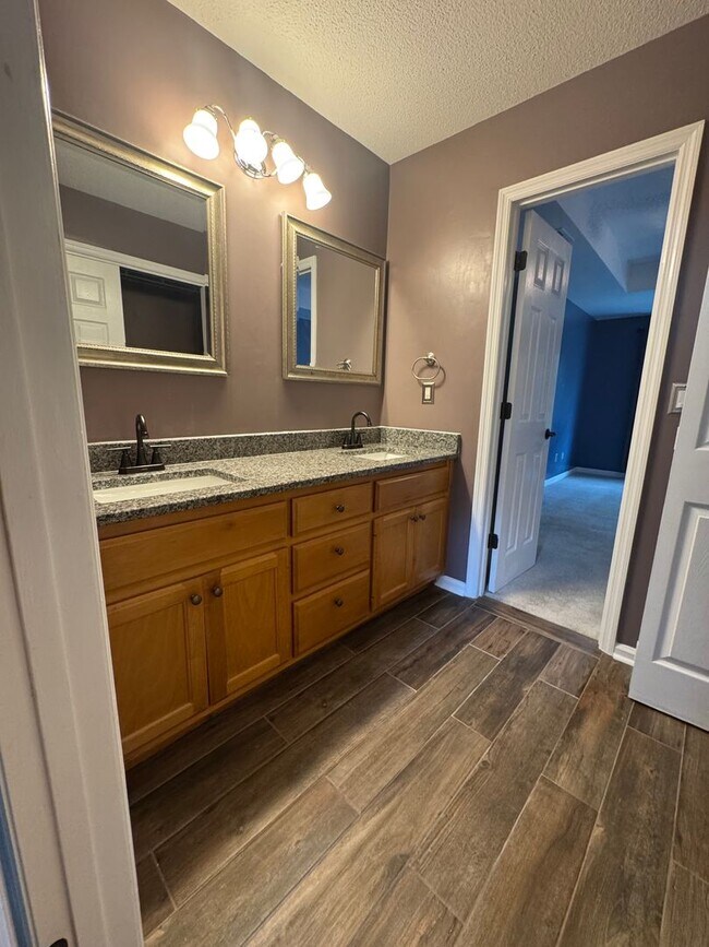 Building Photo - 2000/3 br/2.5 ba/bonus room/office 2,330 sqft