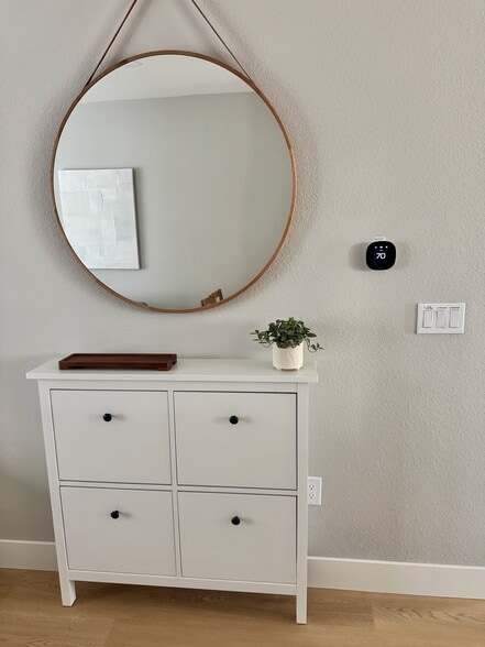 Building Photo - 711 N Hobson Ave