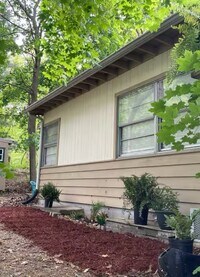 Building Photo - 930 N Warrick St