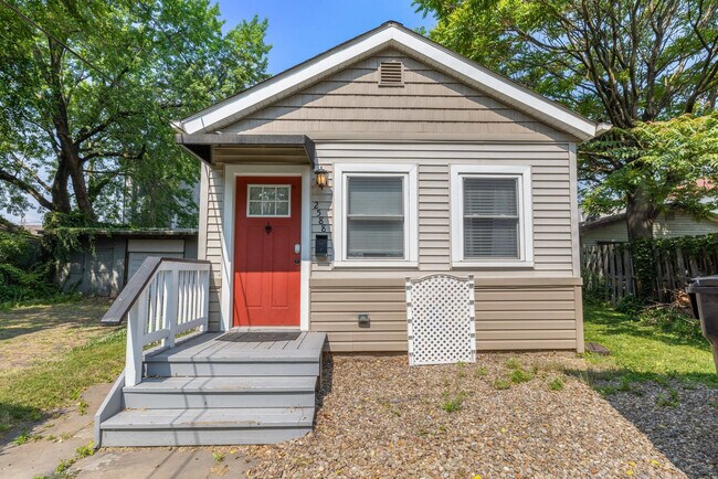 Building Photo - 2588 W 11th St