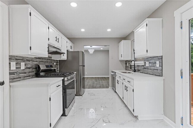 Building Photo - 1111 Pin Oak Dr