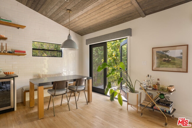 Building Photo - 2611 Range Rd