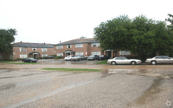 Building Photo - Savannah Oak Apartments