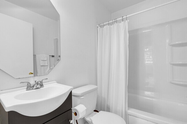 Building Photo - 305 Connell St