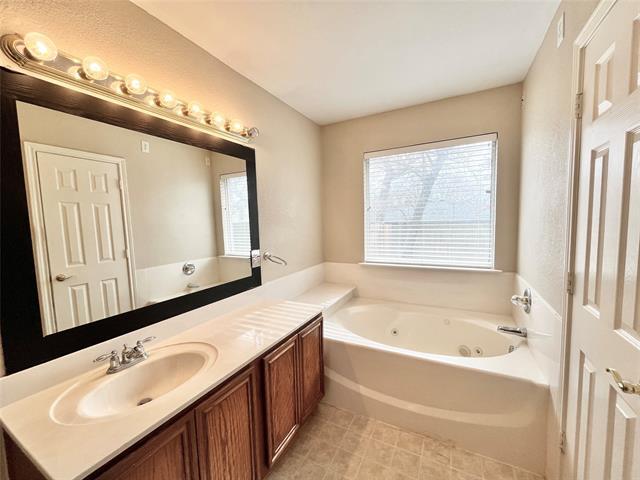 Building Photo - 1109 Hidden Glade Dr