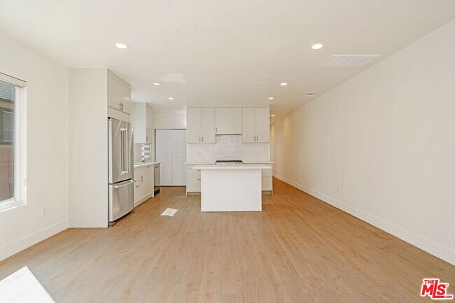Building Photo - 5430 Monroe St