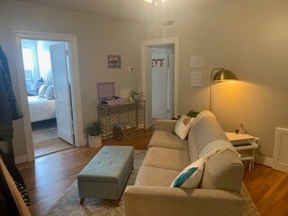 Living Room - 210 N Stafford Ave
