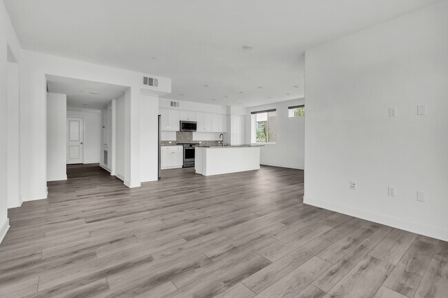 Building Photo - 1879 Union St