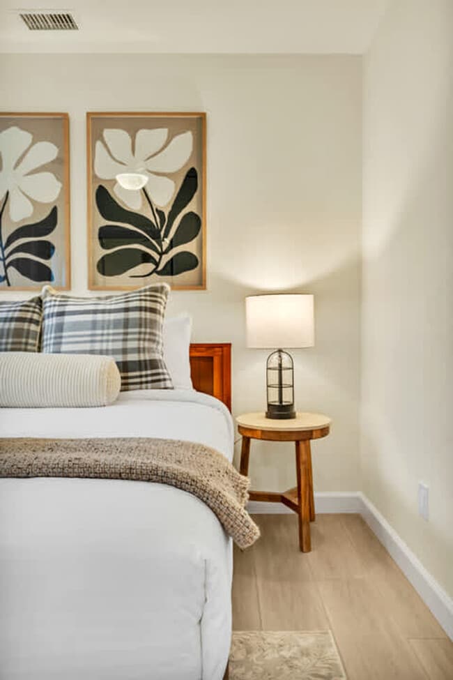 Building Photo - 4853 Twain Ave