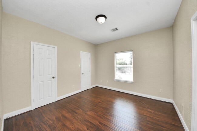 Building Photo - 1493 Silverado Dr