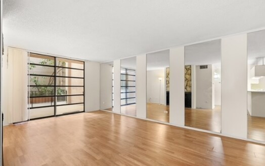 Building Photo - 450 Bauchet St