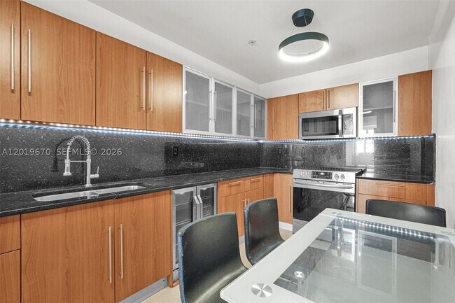 Building Photo - 3001 S Ocean Dr