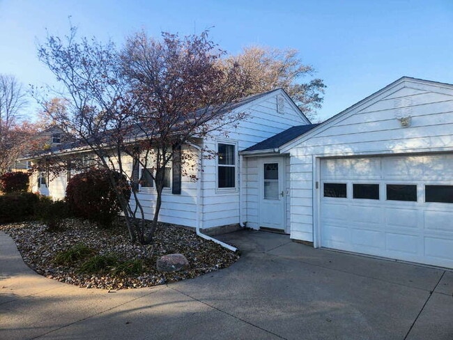 Building Photo - 1276 NE 52nd Ave