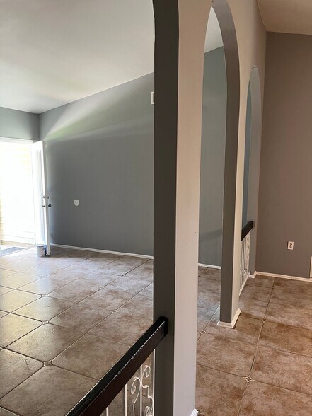 Building Photo - 12315 Constitution St