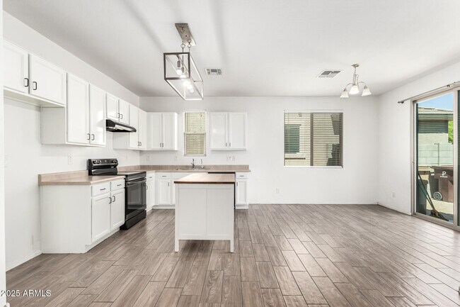 Building Photo - 10250 W Townley Ave