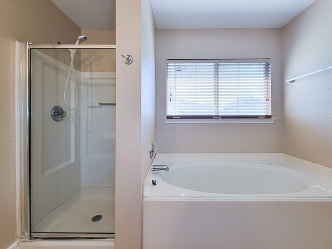 Building Photo - 19803 Falcon Hill Ct