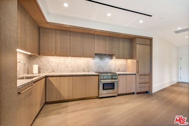 Building Photo - 8420 W Sunset Blvd