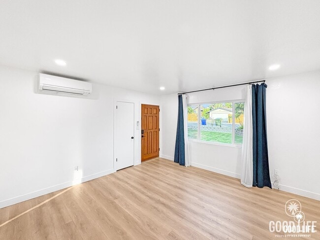 Building Photo - Coastal Charm Meets Modern Living in Beautiful Encinitas