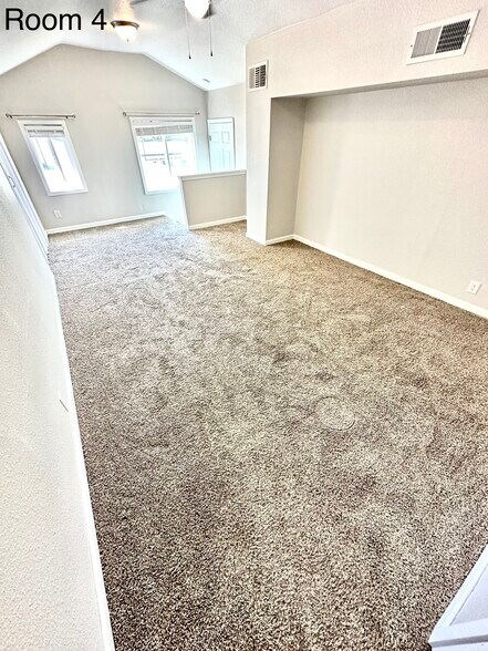 Building Photo - 2037 Robert Way