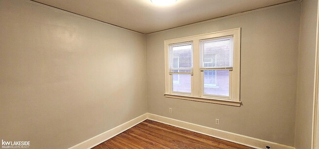 Building Photo - 914 Beaconsfield Ave