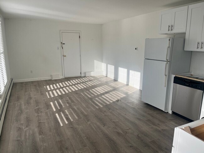 Building Photo - 12 Cedar St