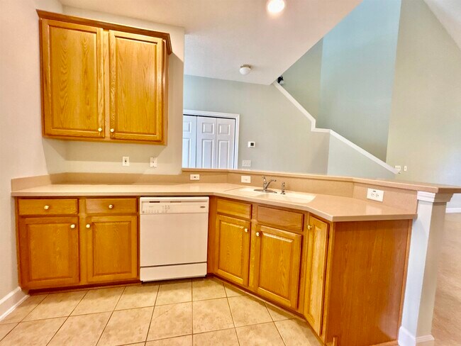 Building Photo - 200 Mossy Stone Ct