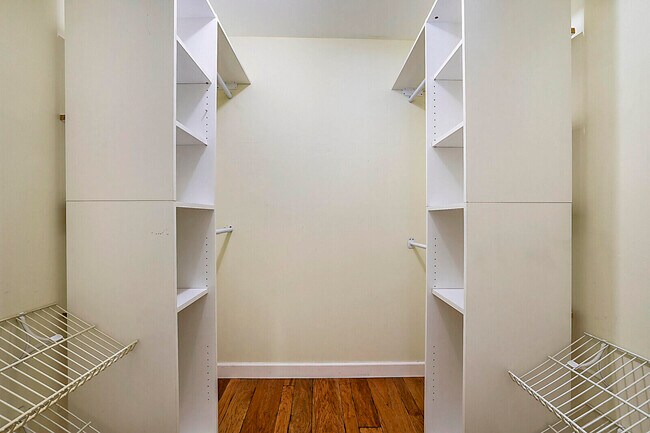 Building Photo - 12812 Raymond Dr