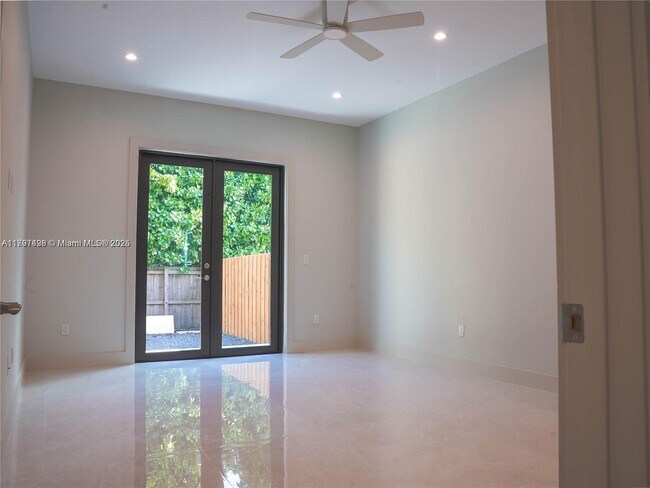 Building Photo - 8410 SW 65th Ave