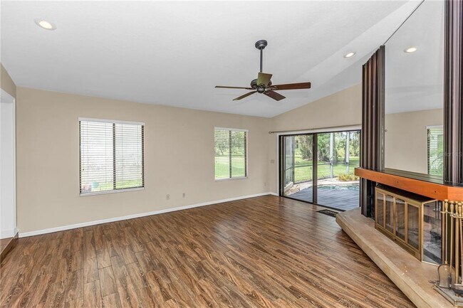 Building Photo - 510 Spoonbill Ct