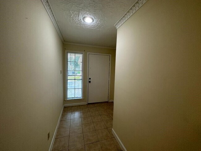 Building Photo - 239 Kings Way