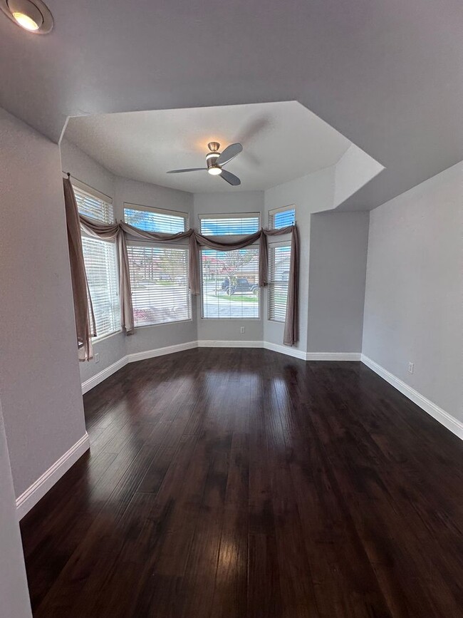 Building Photo - 5302 Doble Aguila Way