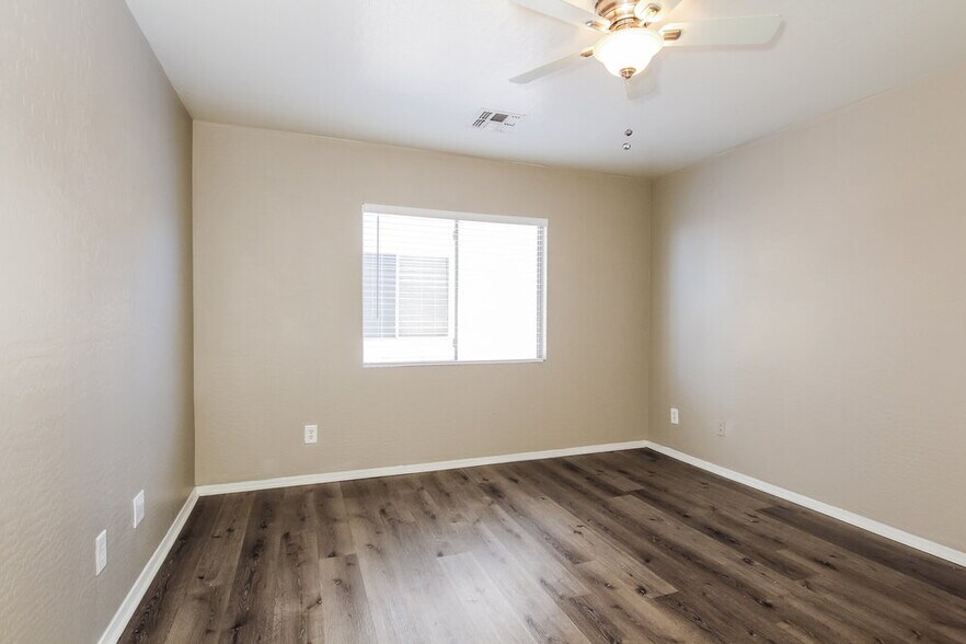 Building Photo - 12414 W Scotts Dr