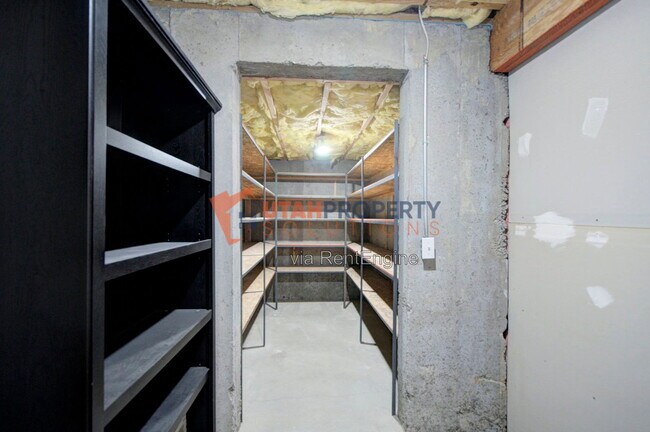 Building Photo - 11843 Logans Run Cove