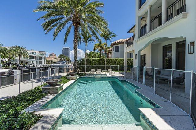 Building Photo - 2627 Castilla Isle
