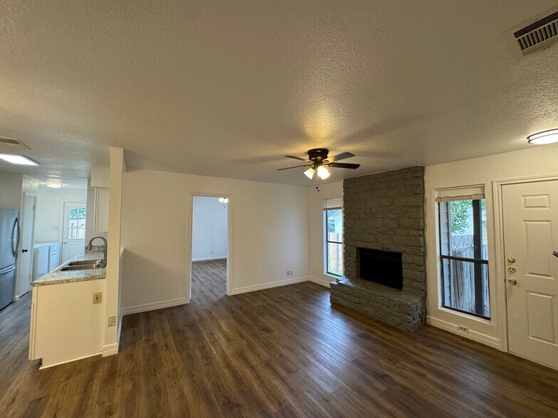 Building Photo - 1749 Horseshoe Cir