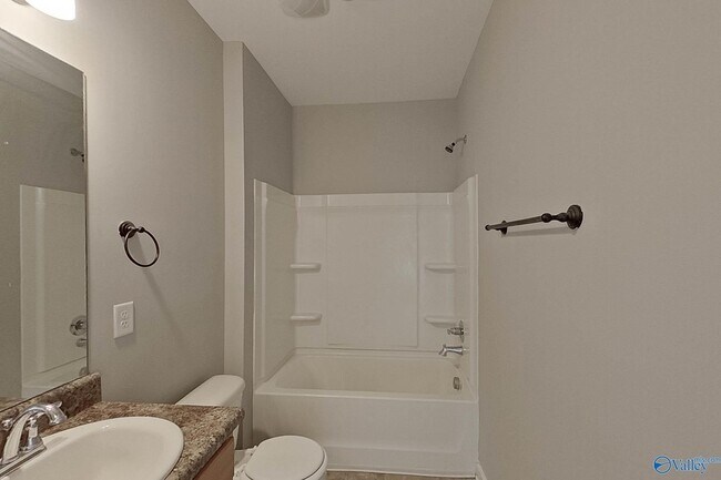 Building Photo - 520 White Oak Cir