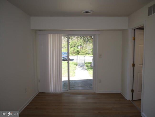 Building Photo - 1007 Kent Ave