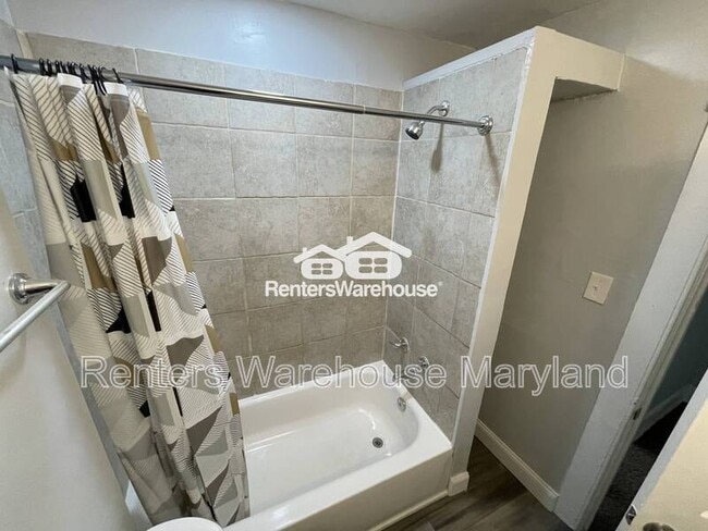 Building Photo - 2125 Cliftwood Ave