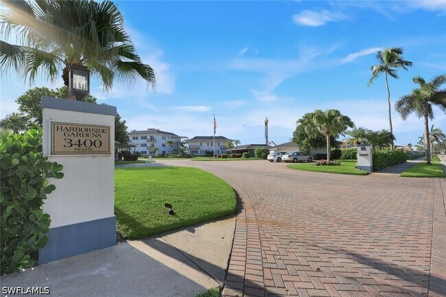 Building Photo - 3400 Gulf Shore Blvd N
