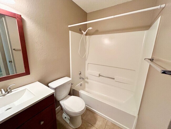 Building Photo - 3BED/2BATH Home For Rent Near Steubing Ranch! Available Now!