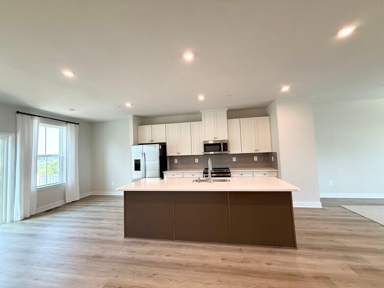 Building Photo - 7841 Blackbriar Way