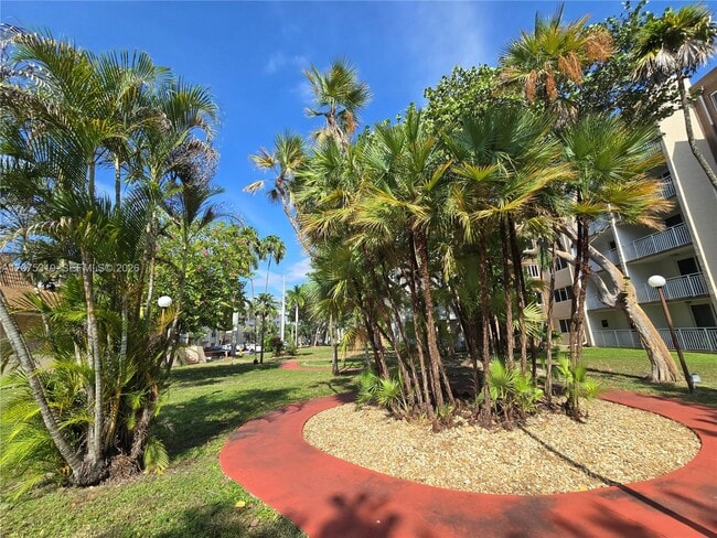 Building Photo - 6940 Miami Gardens Dr