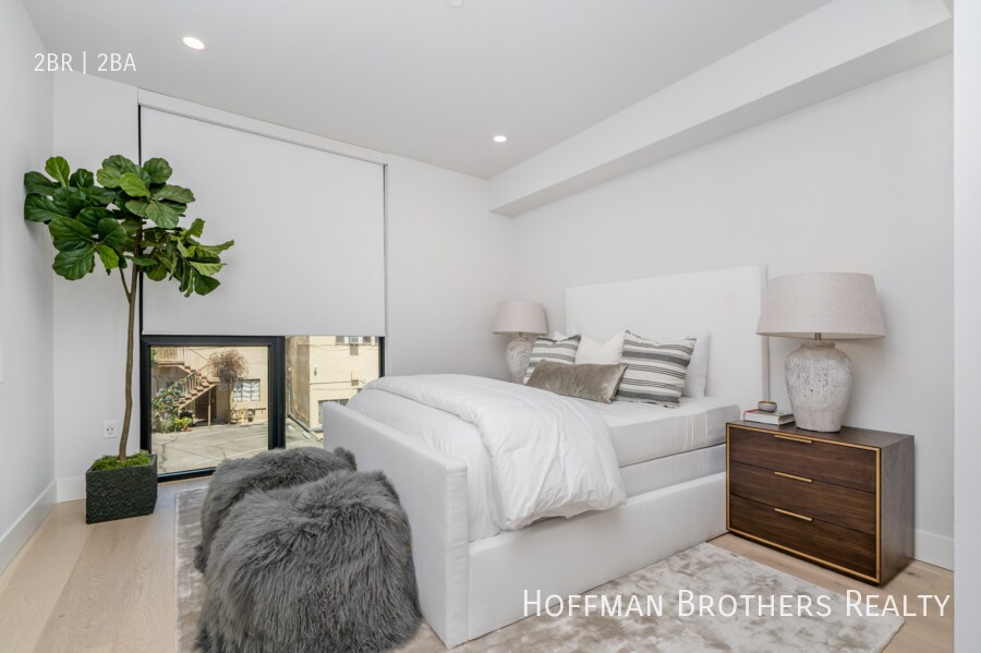 Building Photo - 1415 Reeves St