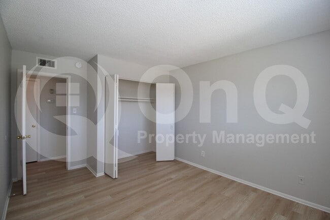 Building Photo - 537 E Laguna Dr