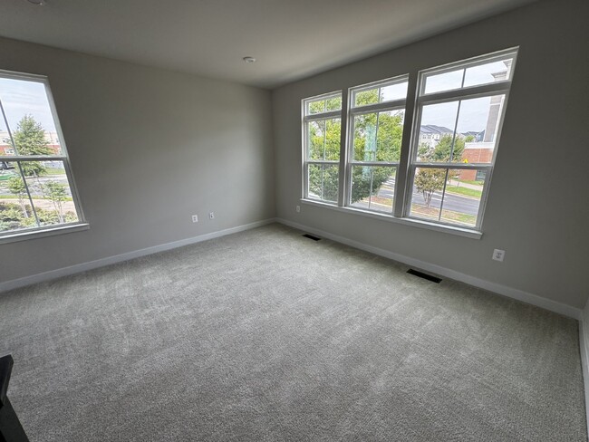 Building Photo - 3 Bed / 2.5 Bath Brand New Townhouse (Avai...